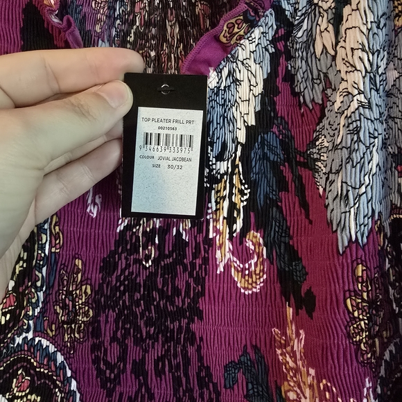 Avenue 30/32 Pink and Black Bell Sleeve Blouse with Ruffled Pleats - Picture 7 of 7